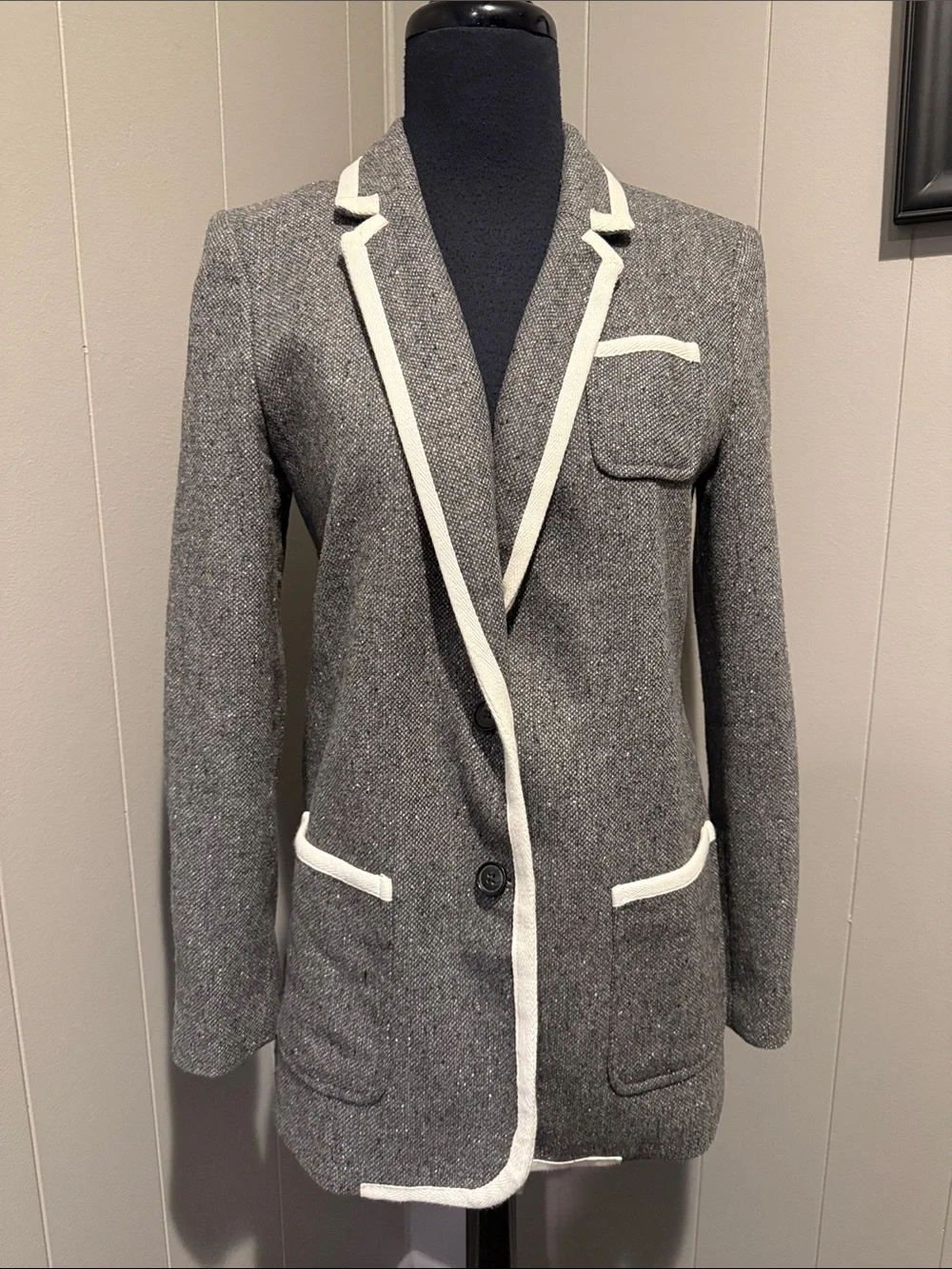 E Banana Republic Women’s Petite 6 Gray Jacket with Cream Trim Accents
